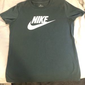 Nike tee